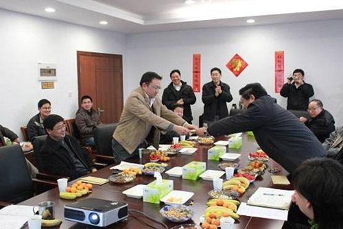 主要农作物生产装备工程技术中心召开2012新春茶话会