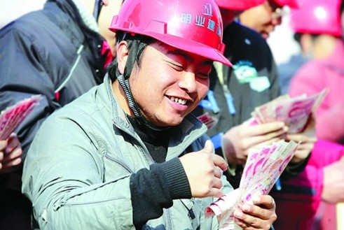 中国农民工资性收入占比首次超家庭经营收入