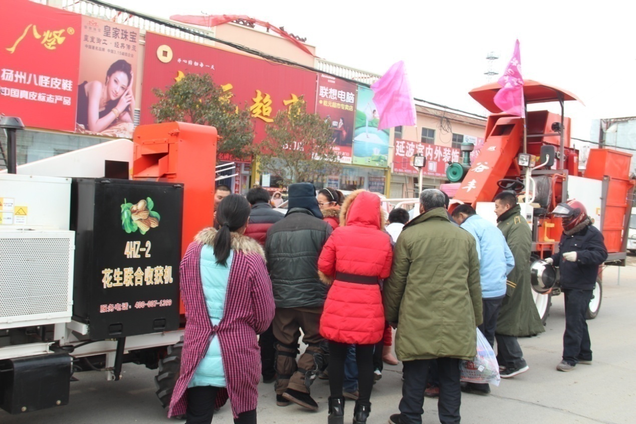 农民朋友青睐“沭河”谷丰花生收获机