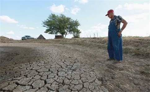 粮食短缺以及价格上涨已经形成威胁，可能导致政治、种族、阶级及宗教紧张度恶化。