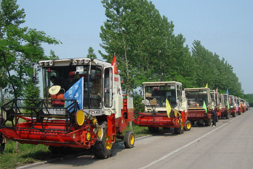 跨区作业半径缩小市场依旧广阔.jpg