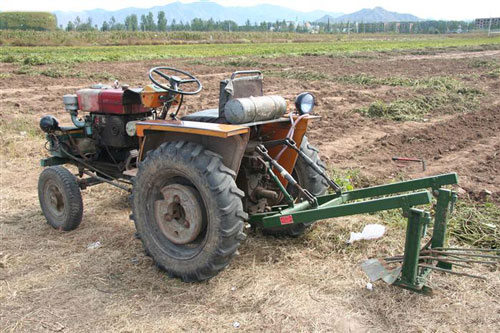 西藏推进农用拖拉机注册登记试点.jpg