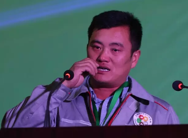 江苏选手干凤峰赢得冠军激动落泪.png