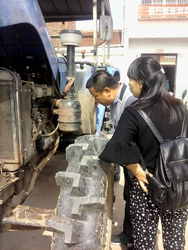 监利县农机局入户核查补贴机具1.jpg