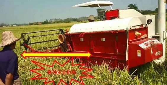 履带式水稻机收割作业时的安全注意事项.jpg