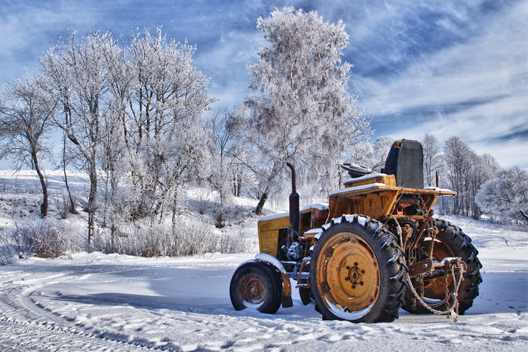 冬季农业机械的使用与维护.jpg