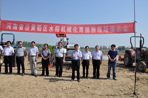 水稻机械化育插秧现场演示会.jpg