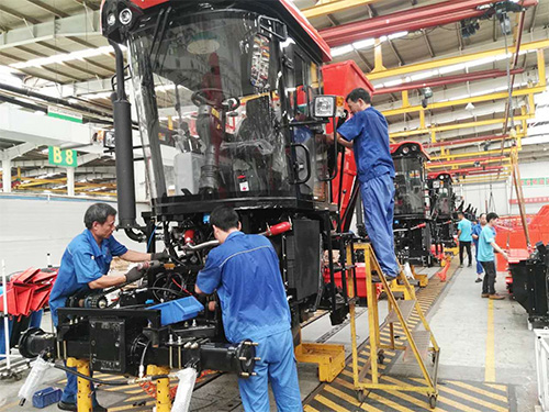 常林农装公司掀起“战高温、斗酷暑”大干70天的生产战2.jpg