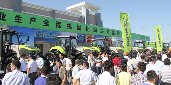 中联重科针对高端农机市场推出PL2304拖拉机.jpg
