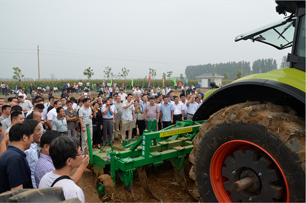 山东大华亮相财政支农项目秋季农机化技术现场观摩培训班5.jpg