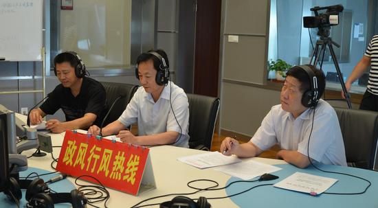 安徽省农机局副局长江洪银率队参加《政风行风热线》1.JPG
