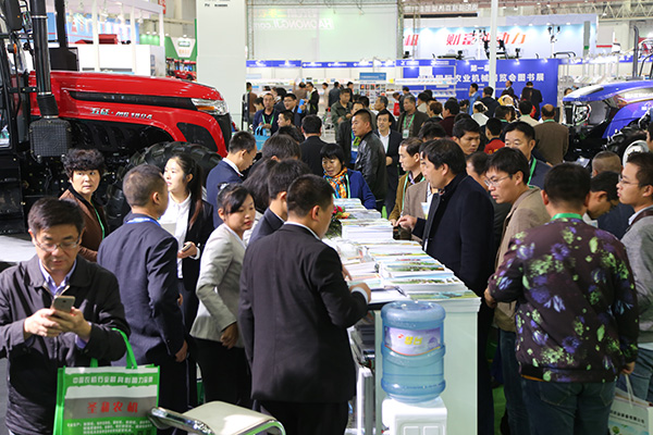 五征十五款产品引爆2016中国国际农业机械展览会1.jpg