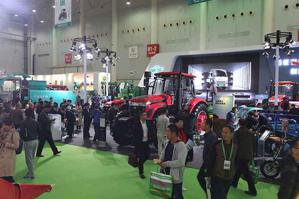 五征十五款产品引爆2016中国国际农业机械展览会2.jpg