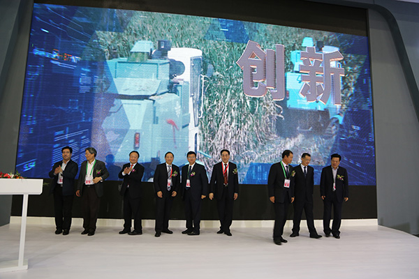 五征十五款产品引爆2016中国国际农业机械展览会10.jpg