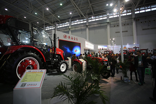 黄海金马拖拉机闪耀2016中国国际农业机械展3.jpg