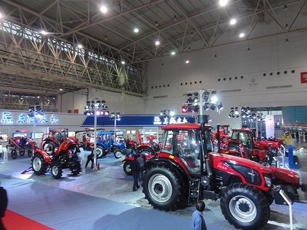 东风农机携全系列产品  精彩亮相2016年中国国际农机展3.jpg