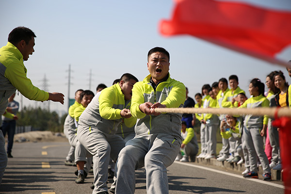 4、拔河：不仅是力量的比拼，更是考验队伍的团结与斗志。.jpg