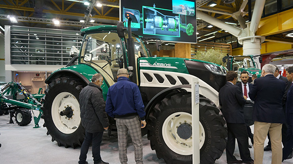 阿波斯拖拉机在博洛尼亚EIMA国际农机展上备受关注.jpg