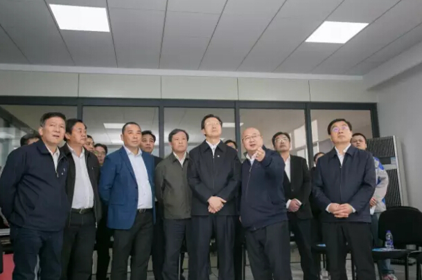 韩长赋部长调研星光农机，农机物联网云平台受关注7.jpg