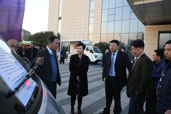 汽车行业领导专家参观缔途汽车.jpg