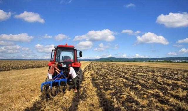 乌克兰农业部长：农机企业快来快来！.jpg