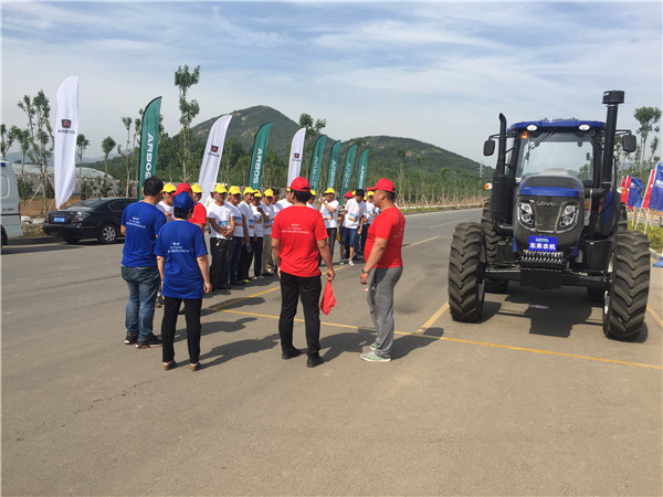 雷沃欧豹成为滨州机手大赛唯一指定用车1.jpg