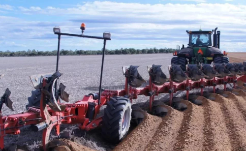 农村土地不用农家肥，长期使用化肥，土壤板结怎么办？