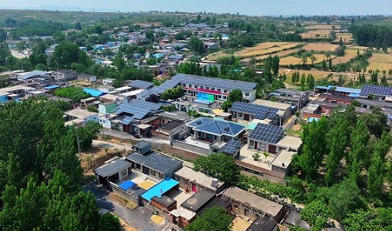 阳光新能源公益项目落地三家村 光伏点亮乡村振兴路